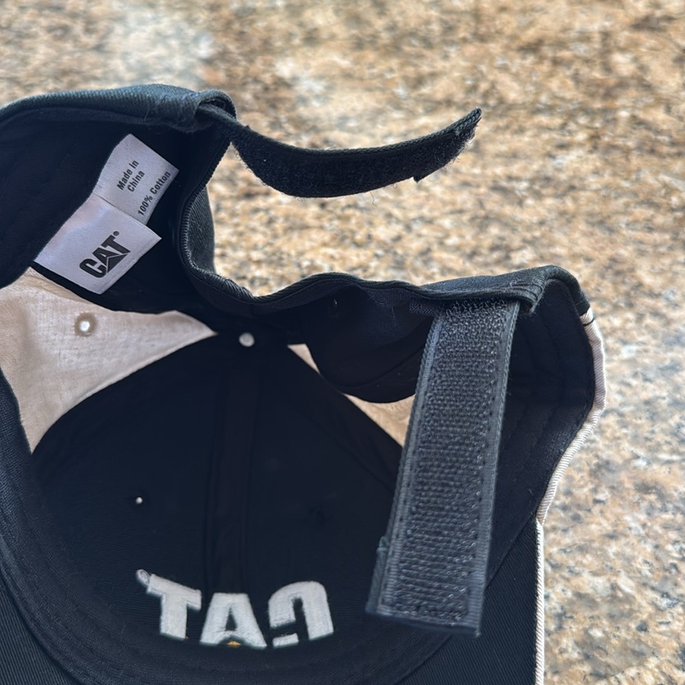 CAT Equipment Embroidered Logo Blk-Tan Adjustable Strap-back Cap - Picture 3 of 7